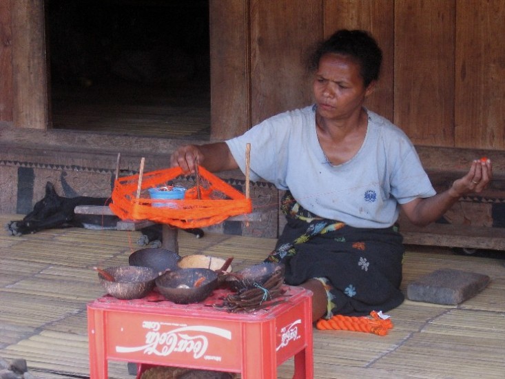 Ikat weaving in Bene